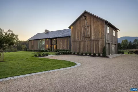 320 Barn House Ln, Charlottesville, VA 22901