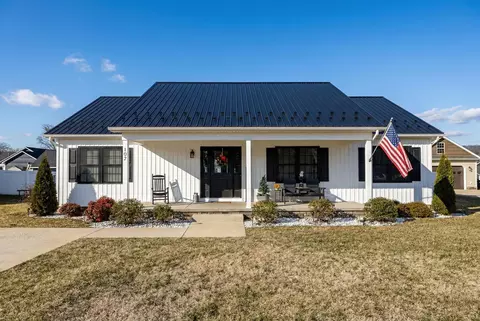 107 5th St, Grottoes, VA 24441