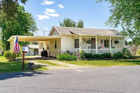 207 8th St, Grottoes, VA 24441
