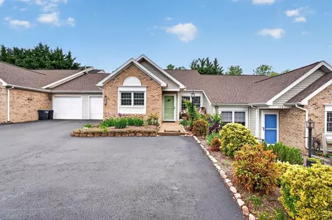 324 Emerald Dr, Harrisonburg, VA 22801