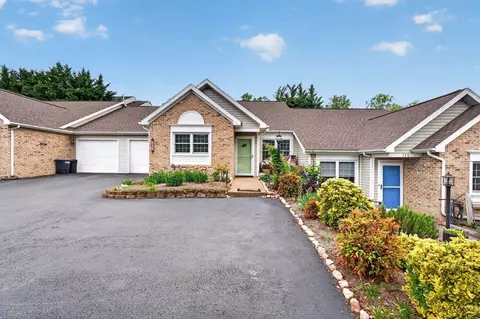324 Emerald Dr, Harrisonburg, VA 22801