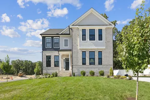 12 Avonwoods Ct, Staunton, VA 24401