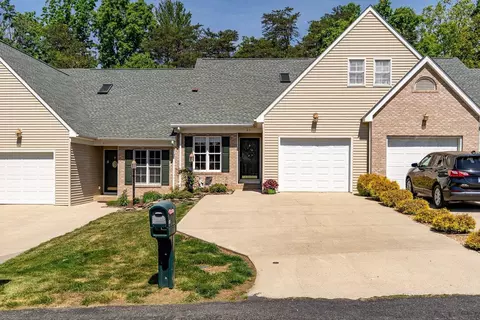 43 Hickory Nut Ln, Staunton, VA 24401