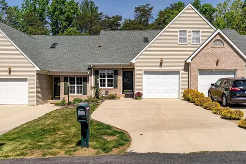 43 Hickory Nut Ln, Staunton, VA 24401
