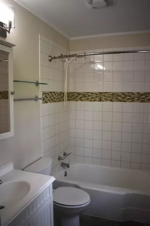 Bath - 139 Crompton Rd, Waynesboro, VA 22980 photo 2 of 4