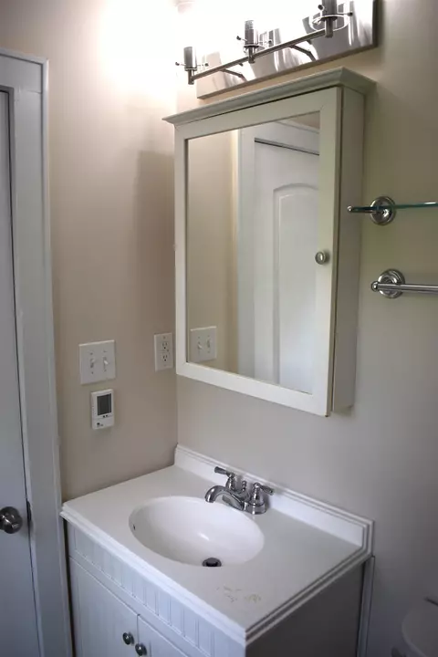 Bath - 139 Crompton Rd, Waynesboro, VA 22980 photo 3 of 4