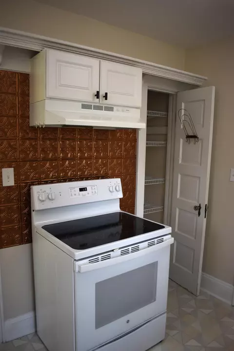 Kitchen - 139 Crompton Rd, Waynesboro, VA 22980 photo 4 of 7
