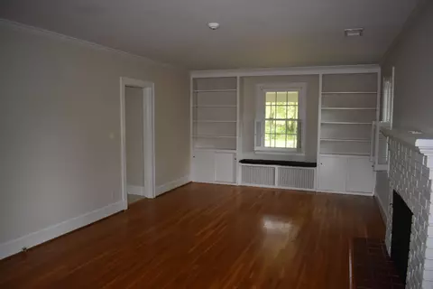 Living - 139 Crompton Rd, Waynesboro, VA 22980 photo 1 of 5
