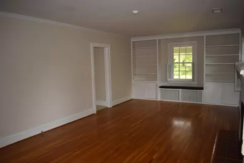 Living - 139 Crompton Rd, Waynesboro, VA 22980 photo 3 of 5