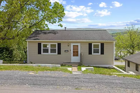 870 Fairfax Ave, Waynesboro, VA 22980