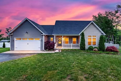 190 Montgomery Rd, Staunton, VA 24401
