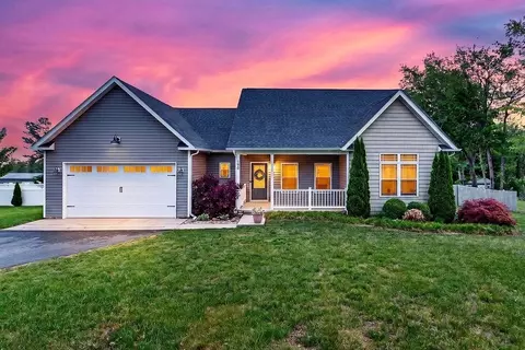 190 Montgomery Rd, Staunton, VA 24401