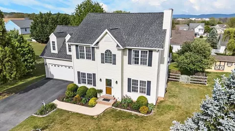 106 Bowmans Run Dr, Stuarts Draft, VA 24477