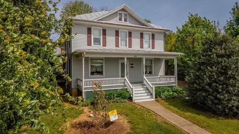 107 N Timber Way N, Broadway, VA 22815