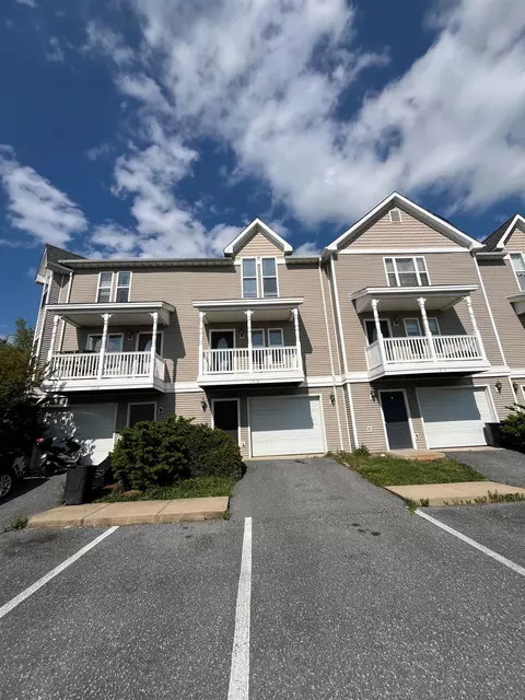 1312 Victorian Village Dr, Harrisonburg, VA 22802