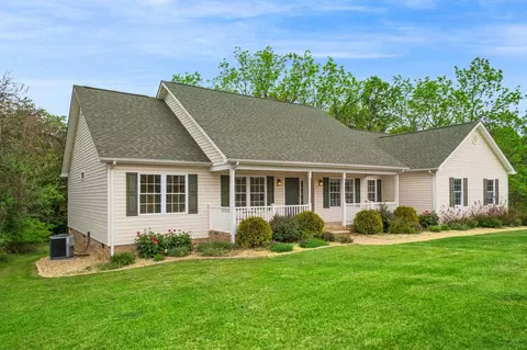 1456 New Hope Rd, Staunton, VA 24401