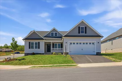 201 Spring Run Ln, Waynesboro, VA 22980