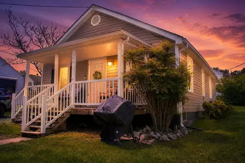 102 East Ave, Staunton, VA 24401