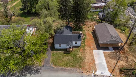 View/Area - 15 W High St, Stuarts Draft, VA 24477 photo 4 of 11