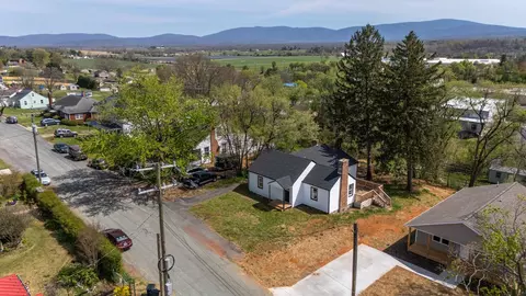 View/Area - 15 W High St, Stuarts Draft, VA 24477 photo 2 of 11