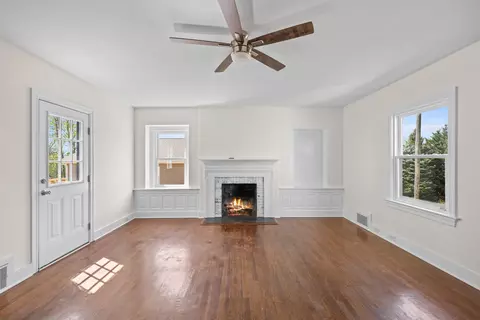 Living - 15 W High St, Stuarts Draft, VA 24477 photo 3 of 7