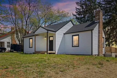 15 W High St, Stuarts Draft, VA 24477