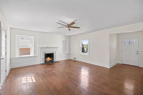 Living - 15 W High St, Stuarts Draft, VA 24477 photo 2 of 7