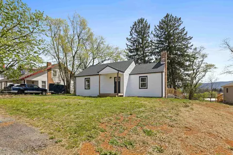 Exterior - 15 W High St, Stuarts Draft, VA 24477 photo 10 of 15