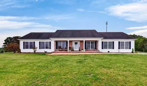 112 Guernsey Ln, Staunton, VA 24401