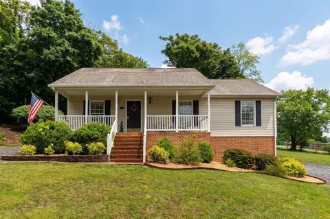 334 Sharon Ln, Staunton, VA 24401