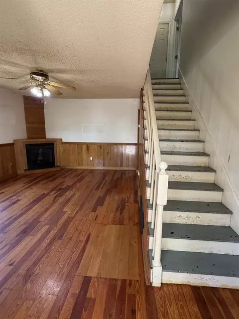 Living - 845 3rd St, Waynesboro, VA 22980 photo 4 of 4