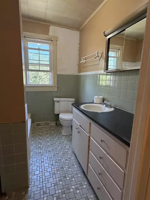 Bath - 845 3rd St, Waynesboro, VA 22980 photo 1 of 2