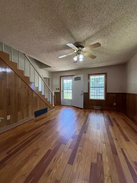 Living - 845 3rd St, Waynesboro, VA 22980 photo 2 of 4