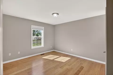 Bedroom - 357 W Springbrook Rd W, Broadway, VA 22815 photo 3 of 7
