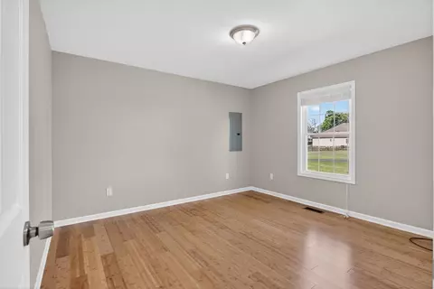 Bedroom - 357 W Springbrook Rd W, Broadway, VA 22815 photo 6 of 7