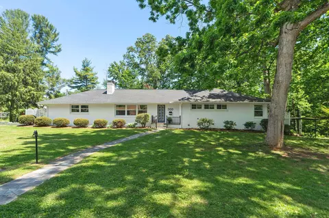 300 S Ellison Ln S, Waynesboro, VA 22980