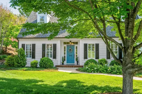 209 Kings Sq, Staunton, VA 24401