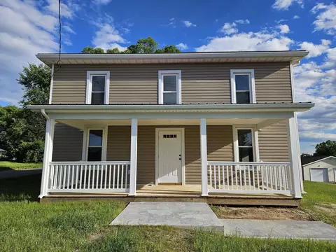 Exterior - 806 Junior Ave, Shenandoah, VA 22849 photo 6 of 8