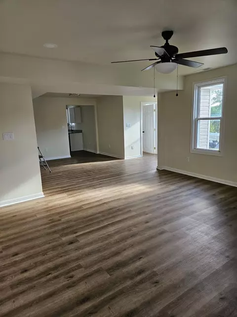 Living - 806 Junior Ave, Shenandoah, VA 22849 photo 2 of 3