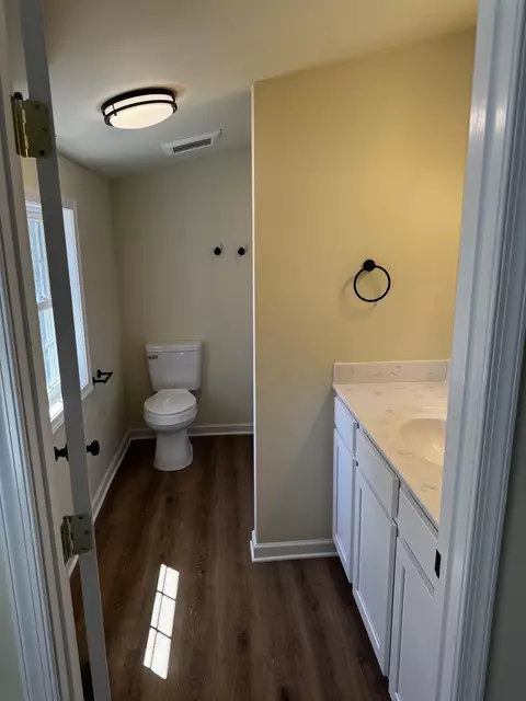 Bath - 806 Junior Ave, Shenandoah, VA 22849 photo 5 of 7