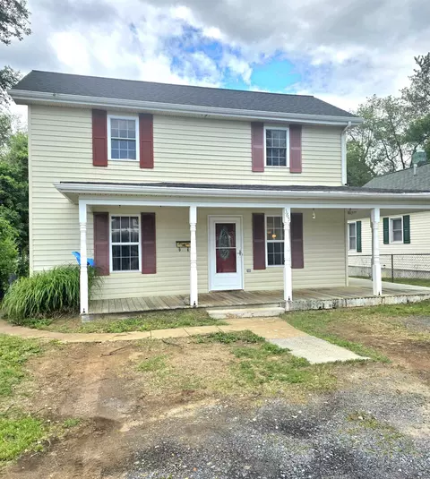 365 S Magnolia Ave S, Waynesboro, VA 22980