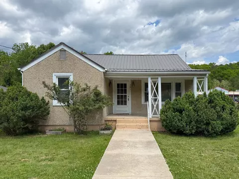 381 E 29th St E, Buena Vista, VA 24416