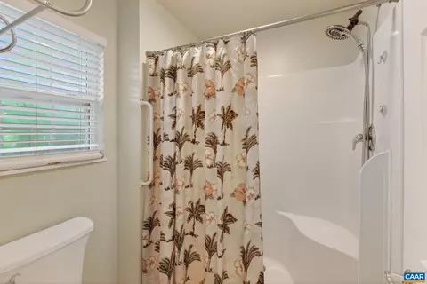 Bath - 75 Riverside Dr, Palmyra, VA 22963 photo 3 of 3