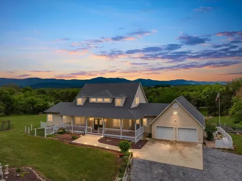 1050 Almond Dr, Luray, VA 22835