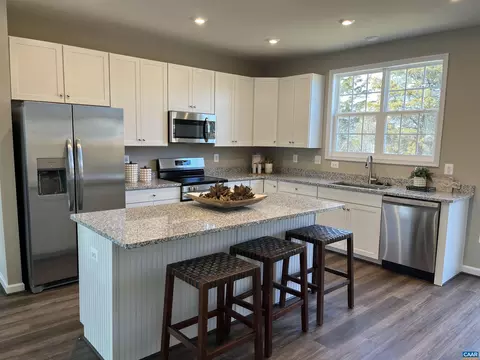 241 Cheshire Ln, Waynesboro, VA 22980