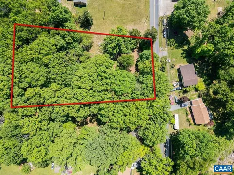 534 Dooms Crossing Rd, Waynesboro, VA 22980