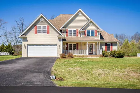 49 Bowmans Run Dr, Stuarts Draft, VA 24477