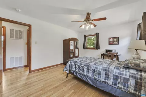 Bedroom - 712 Fredericks Hall Rd, Bumpass, VA 23024 photo 4 of 5
