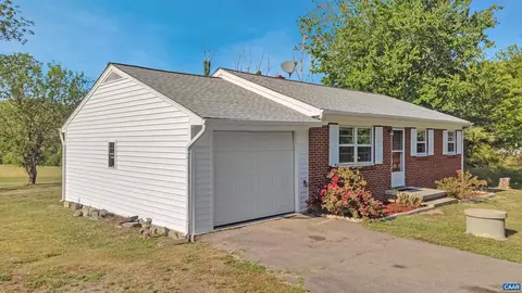 Exterior - 712 Fredericks Hall Rd, Bumpass, VA 23024 photo 4 of 10