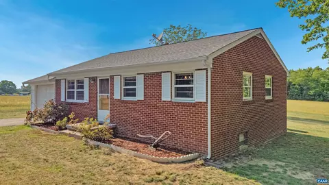 Exterior - 712 Fredericks Hall Rd, Bumpass, VA 23024 photo 3 of 10